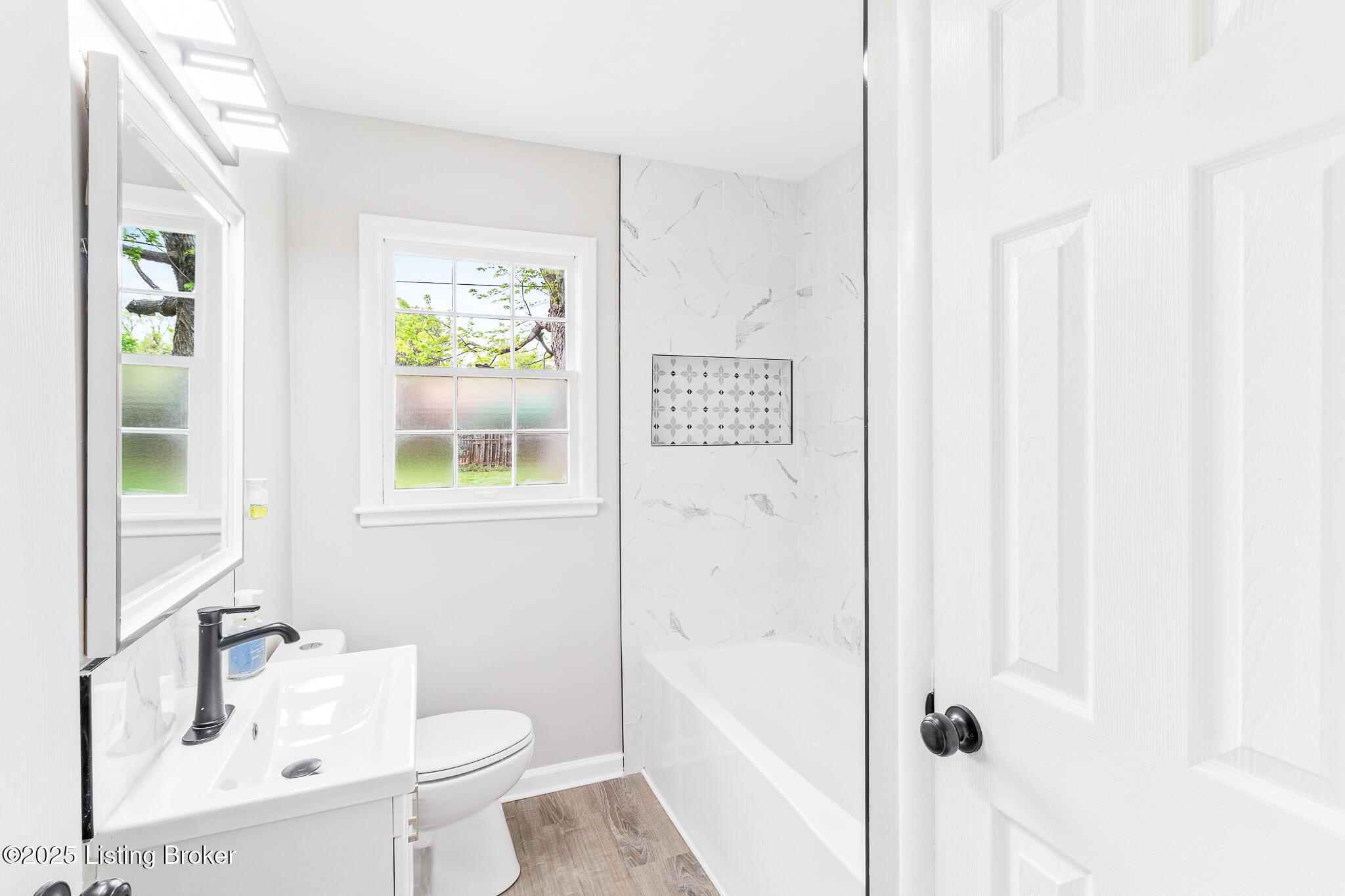 2231 Liverpool Ln, Louisville, Kentucky image 11