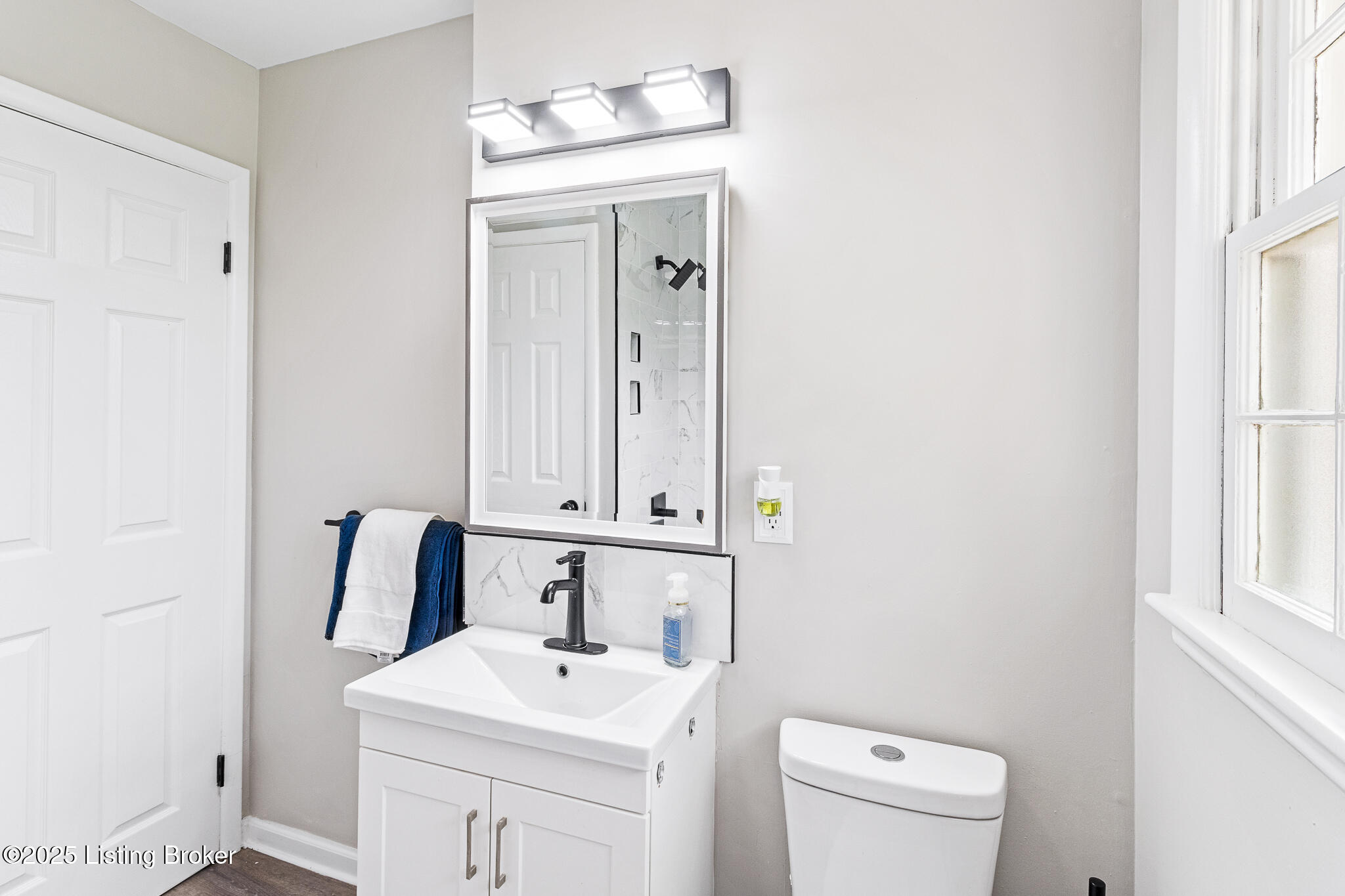2231 Liverpool Ln, Louisville, Kentucky image 13