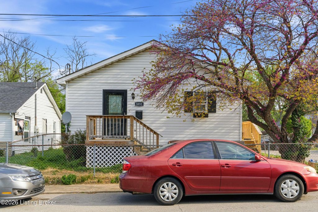 Photo of 1033 High St, Shelbyville, KY 40065 (MLS # 1713774)