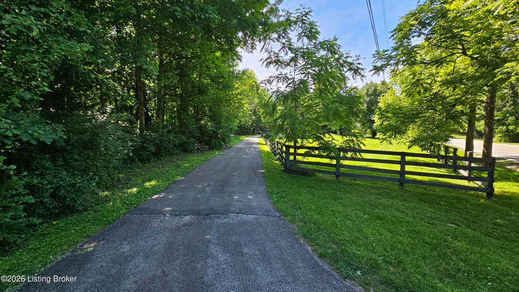 Photo of 8018 St Anthony Church Rd, Louisville, KY 40214 (MLS # 1719746)