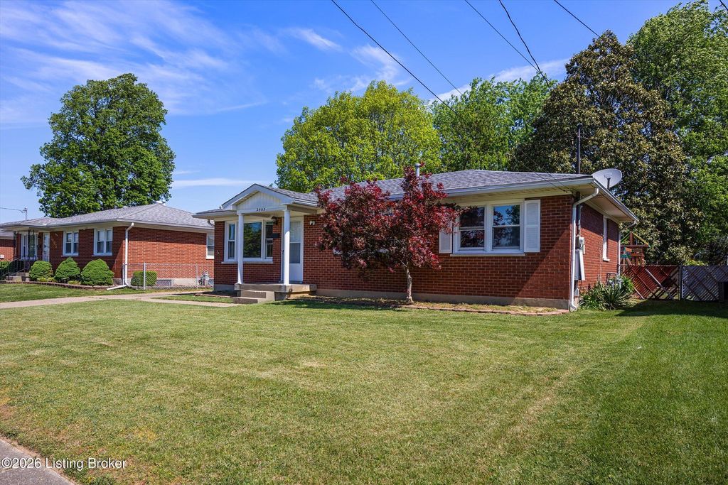 Photo of 2403 Marguerite Dr, Louisville, KY 40216 (MLS # 1715482)