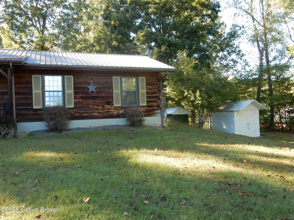 Photo of 515 Castleman Branch Rd, Shepherdsville, KY 40165 (MLS # 1700499)