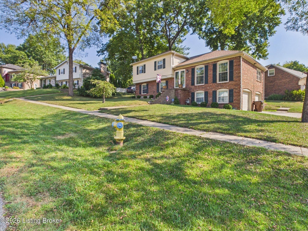 Photo of 7613 Charron Rd, Louisville, KY 40220 (MLS # 1728556)