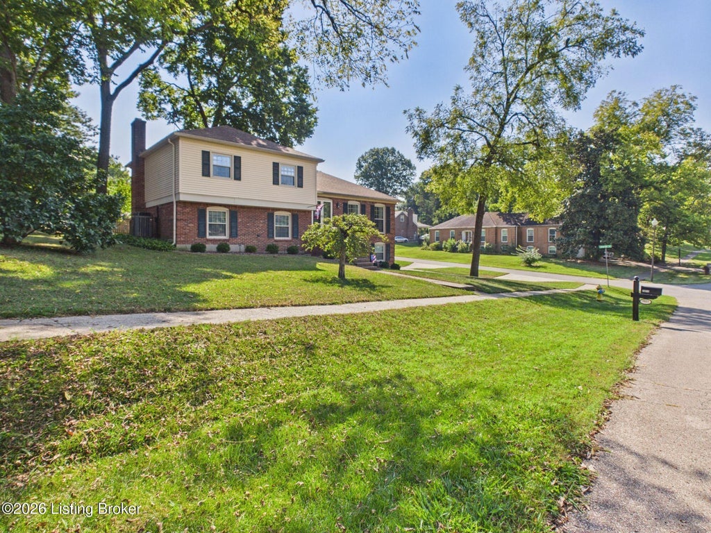 Photo of 7613 Charron Rd, Louisville, KY 40220 (MLS # 1728556)
