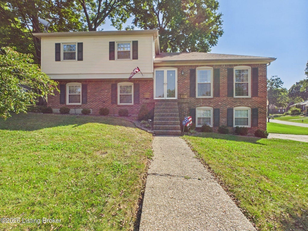 Photo of 7613 Charron Rd, Louisville, KY 40220 (MLS # 1728556)