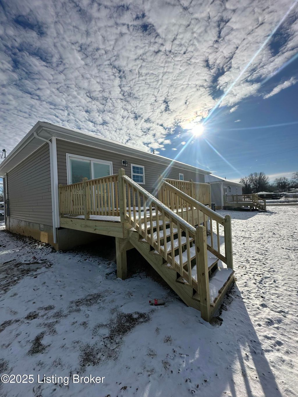 Photo of 4704 Quinn Dr, Louisville, KY 40216 (MLS # 1705338)