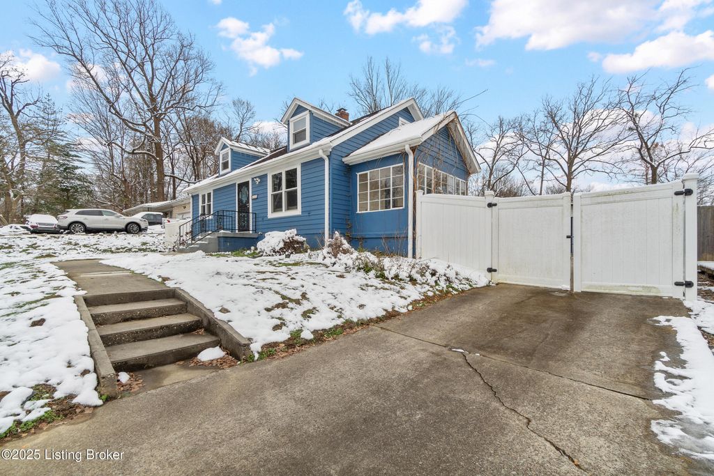 Photo of 2110 Palatka Rd, Louisville, KY 40214 (MLS # 1704864)