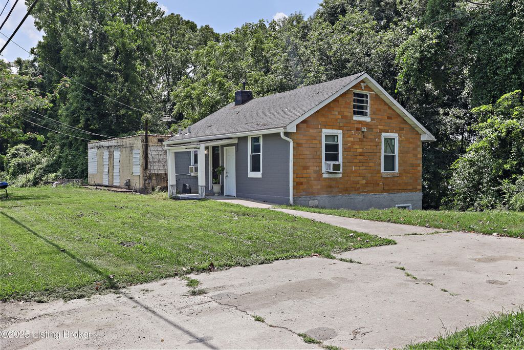 Photo of 15520 Dixie Hwy, Louisville, KY 40272 (MLS # 1707761)