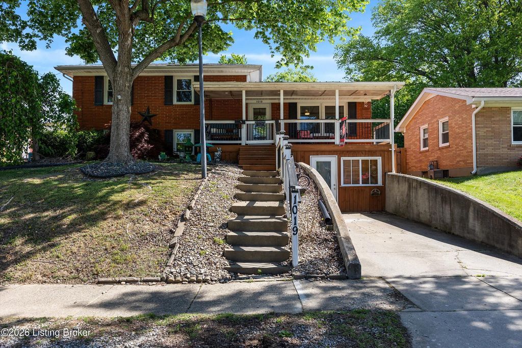 Photo of 1019 Runell Rd, Louisville, KY 40214 (MLS # 1715422)