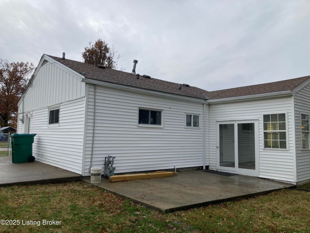 Photo of 4805 Warbler Way, Lynnview, KY 40213 (MLS # 1704410)