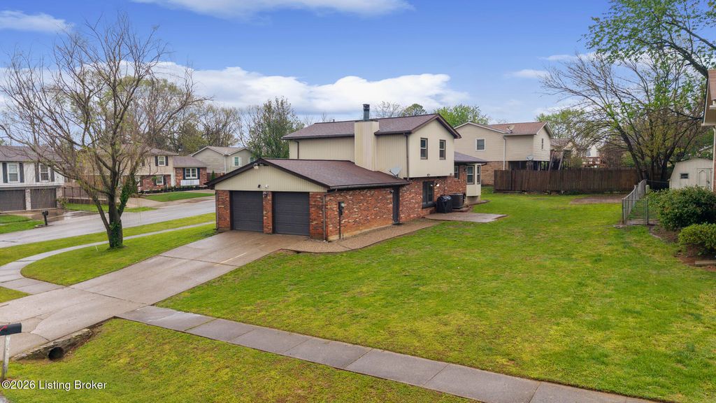 Photo of 5523 Random Way, Louisville, KY 40291 (MLS # 1713980)