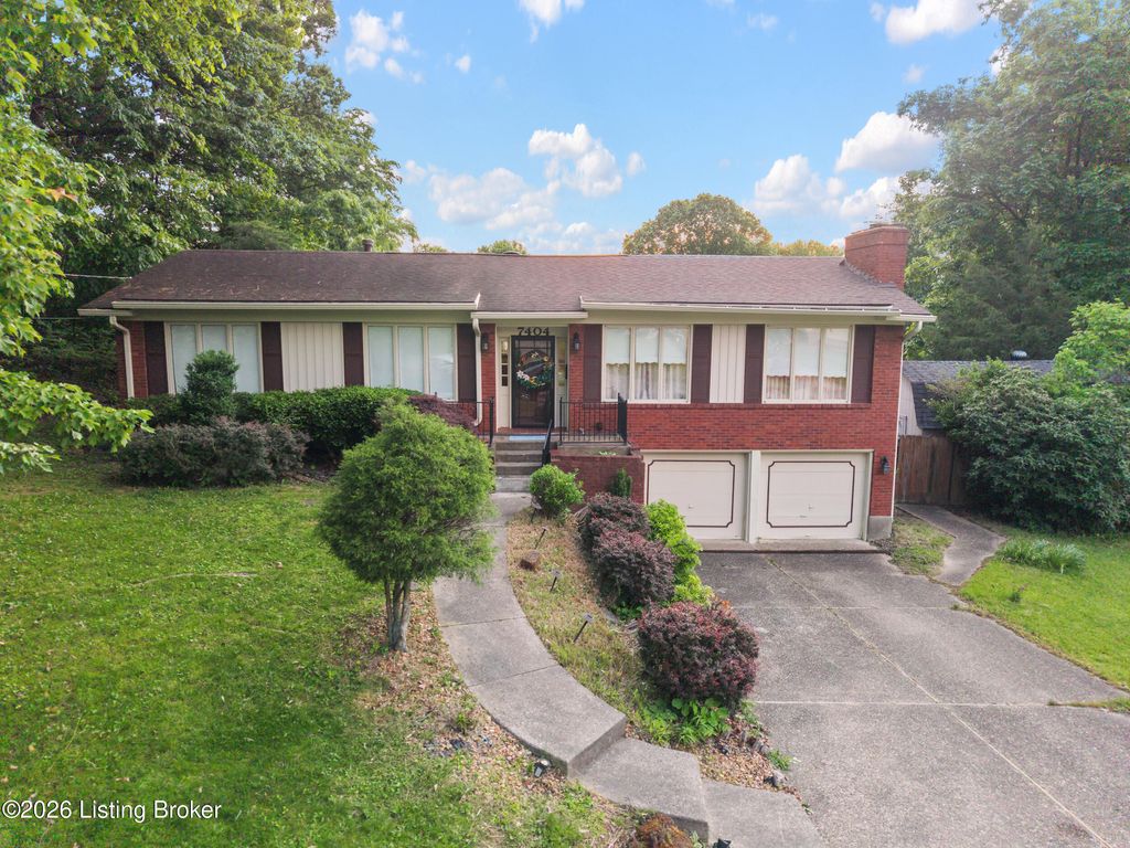 Photo of 7404 Chant Ct, Louisville, KY 40214 (MLS # 1716711)