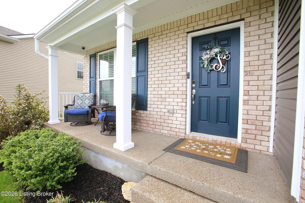 Photo of 12015 Parkside Vista Ln, Louisville, KY 40229 (MLS # 1715983)