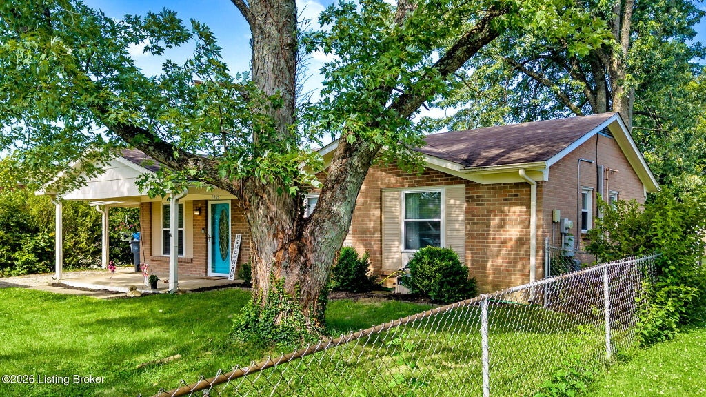 Photo of 7903 Grenelle Dr, Louisville, KY 40228 (MLS # 1727929)