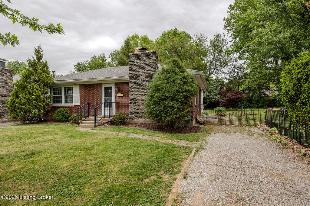 Photo of 107 Holley Rd, Louisville, KY 40222 (MLS # 1715379)