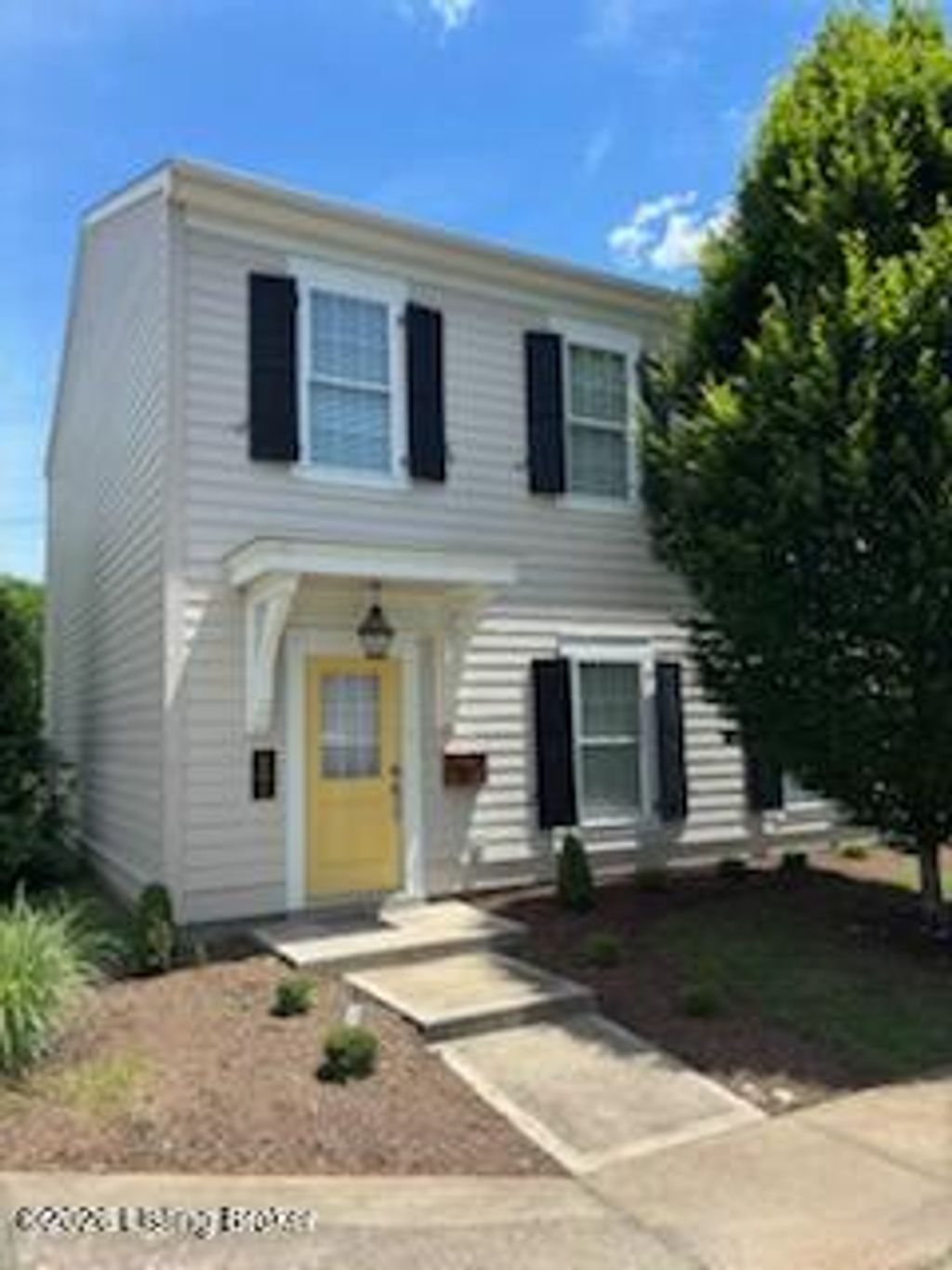 Photo of 8 E Maidens Alley #206, Bardstown, KY 40004 (MLS # 1710795)