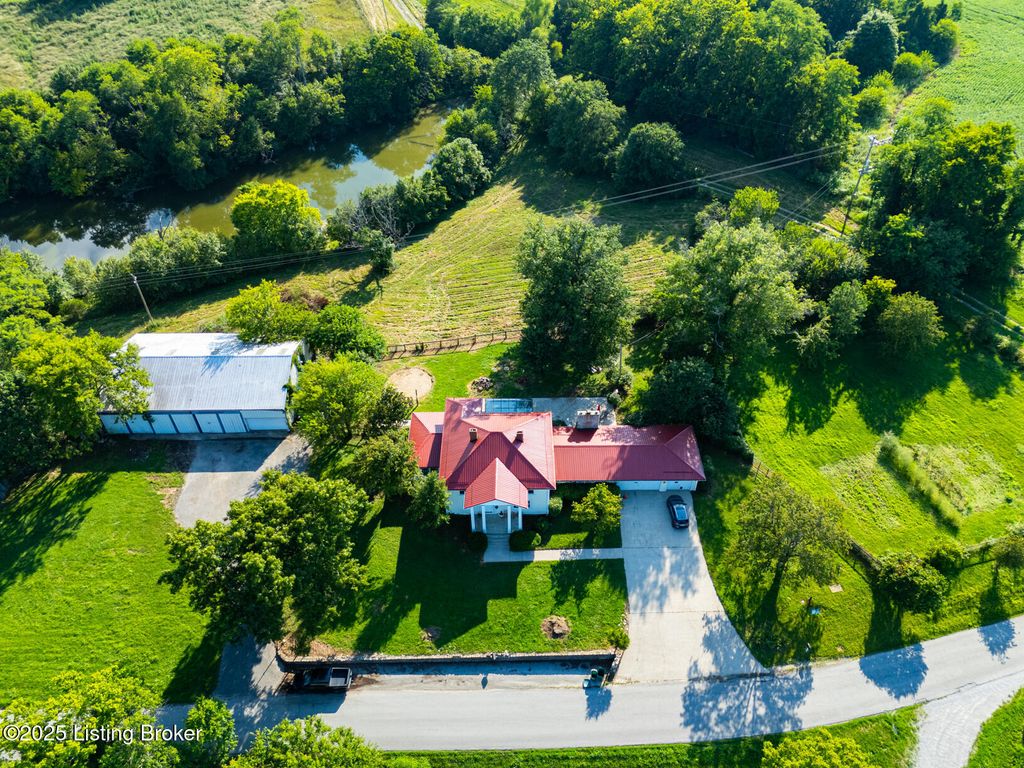 Photo of 1481 Rockbridge Rd, Shelbyville, KY 40065 (MLS # 1695672)