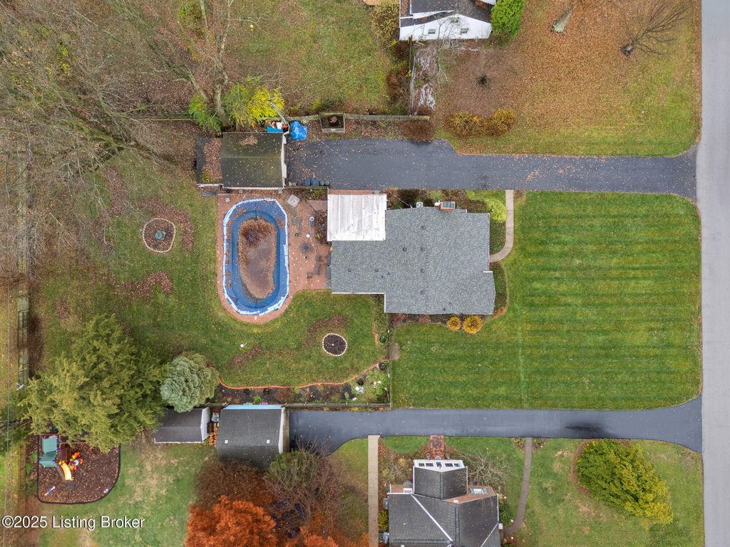 Photo of 7108 Wesboro Rd, Louisville, KY 40222 (MLS # 1704434)