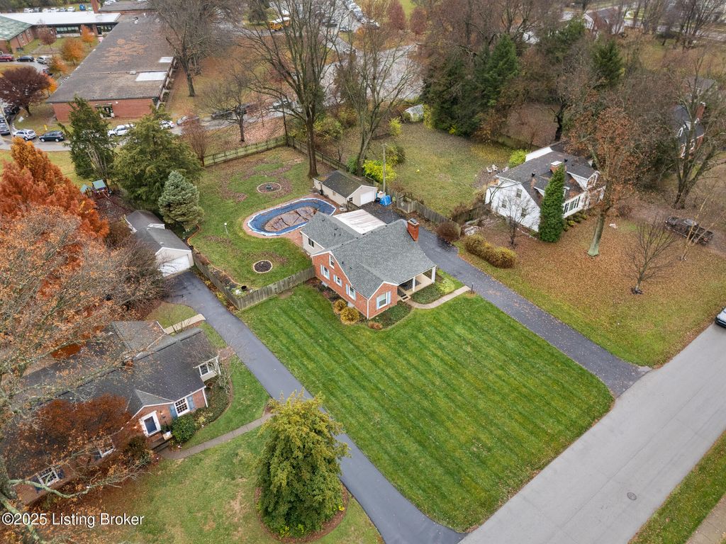 Photo of 7108 Wesboro Rd, Louisville, KY 40222 (MLS # 1704434)