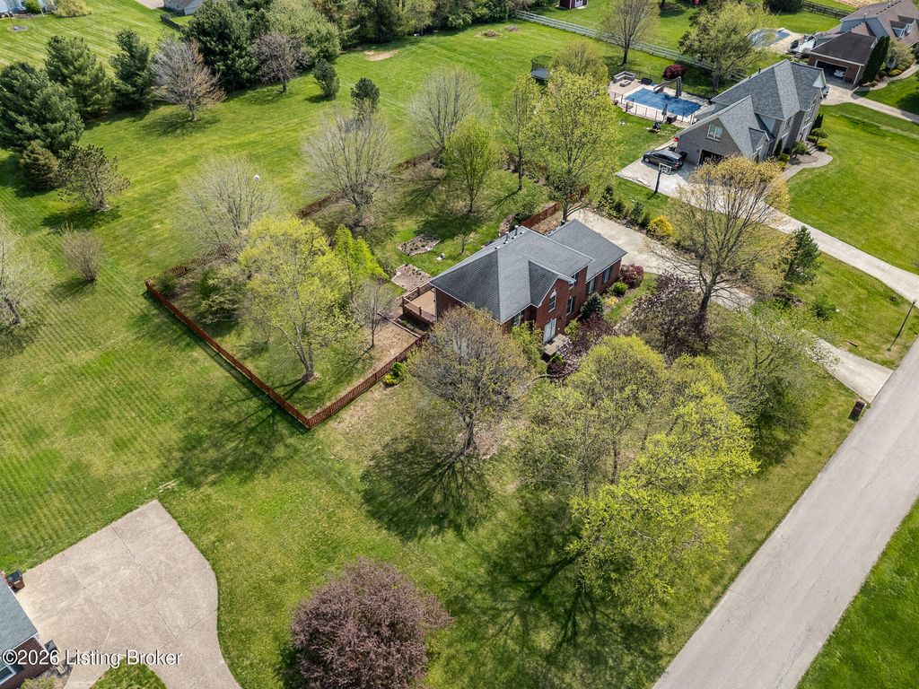 Photo of 5405 Foxwood Dr, Crestwood, KY 40014 (MLS # 1714229)