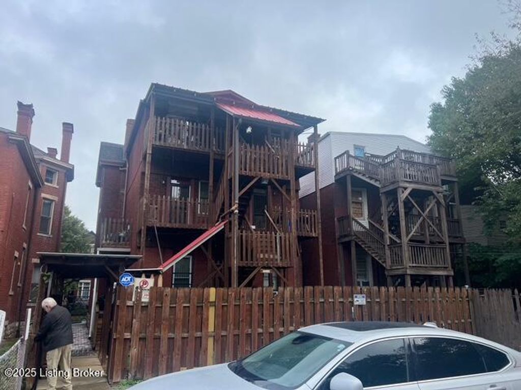 Photo of 1228 S Brook St, Louisville, KY 40203 (MLS # 1701997)