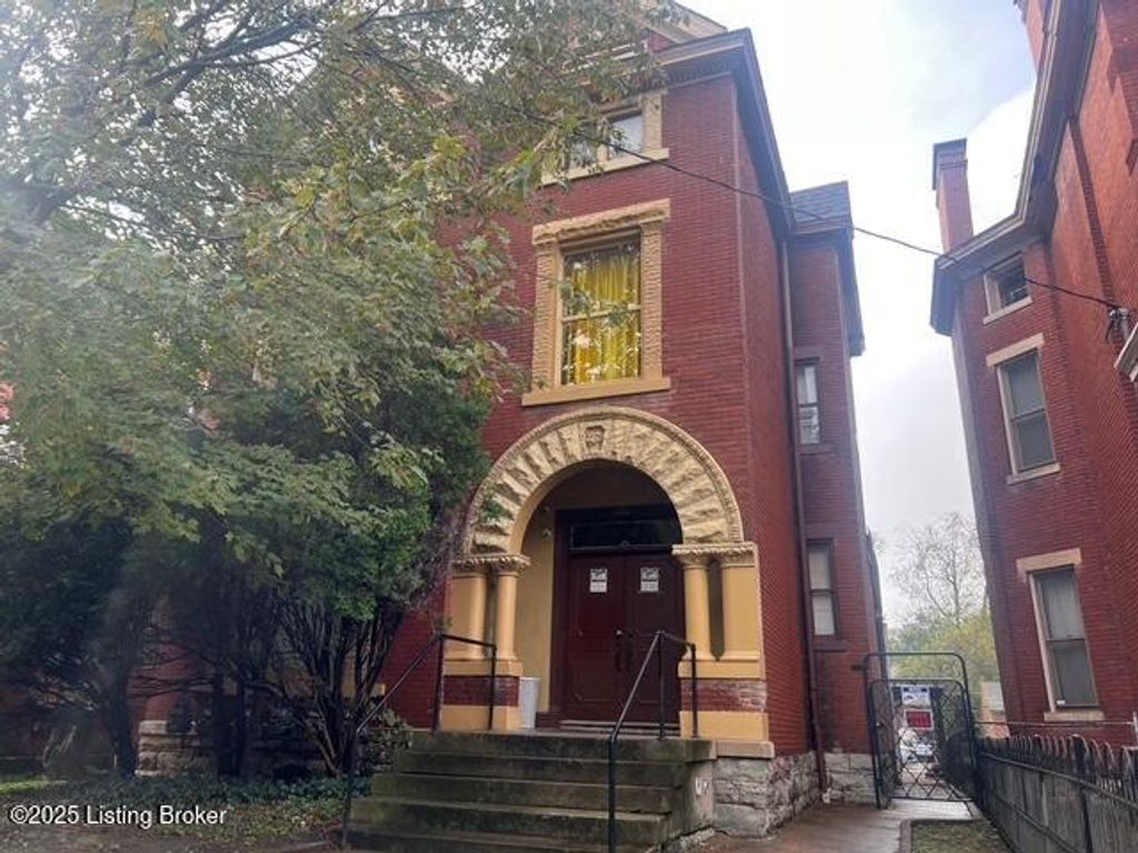 Photo of 1228 S Brook St, Louisville, KY 40203 (MLS # 1701997)