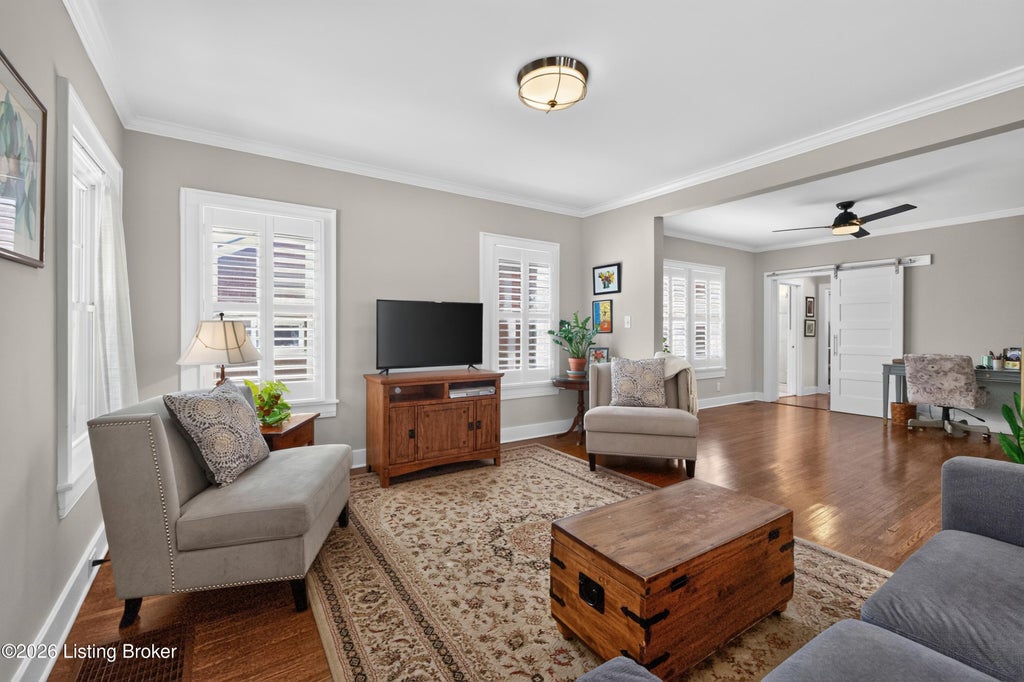 Photo of 3909 Gilman Ave, Louisville, KY 40207 (MLS # 1729222)