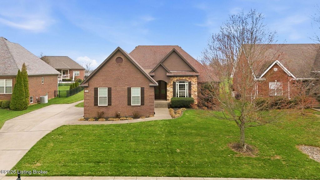 Photo of 1013 Old Mill Village Dr, Shelbyville, KY 40065 (MLS # 1711367)