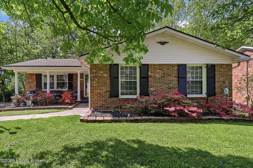 Photo of 6922 Norlynn Dr, Louisville, KY 40228 (MLS # 1715947)