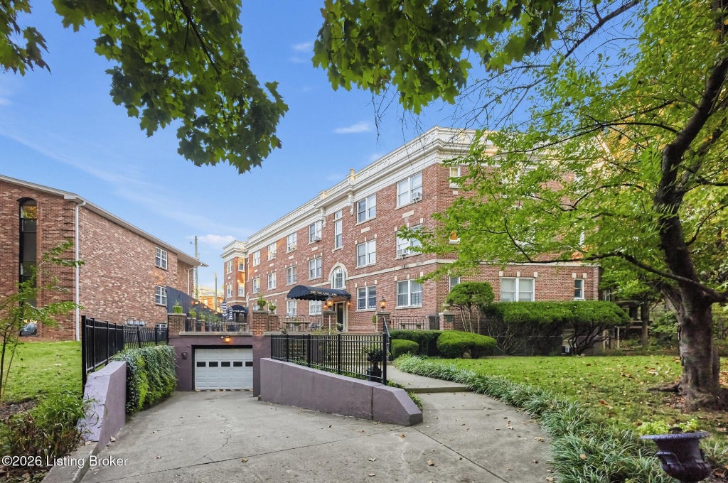 Photo of 2023 Eastern Pkwy #APT 5, Louisville, KY 40204 (MLS # 1733195)