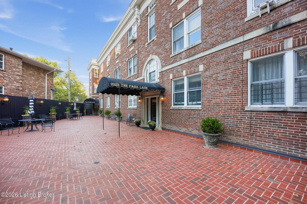 Photo of 2023 Eastern Pkwy #APT 5, Louisville, KY 40204 (MLS # 1733195)