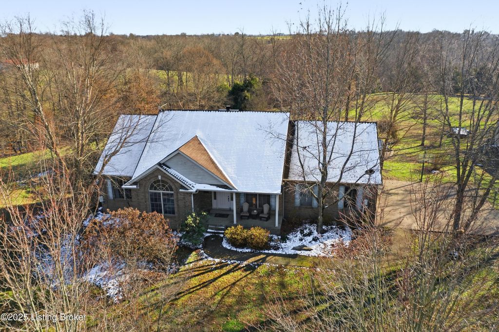 Photo of 23 Indian Springs Trace, Shelbyville, KY 40065 (MLS # 1704781)