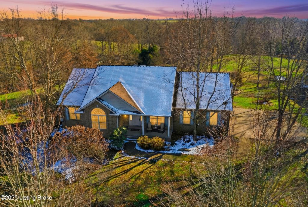Photo of 23 Indian Springs Trace, Shelbyville, KY 40065 (MLS # 1704781)