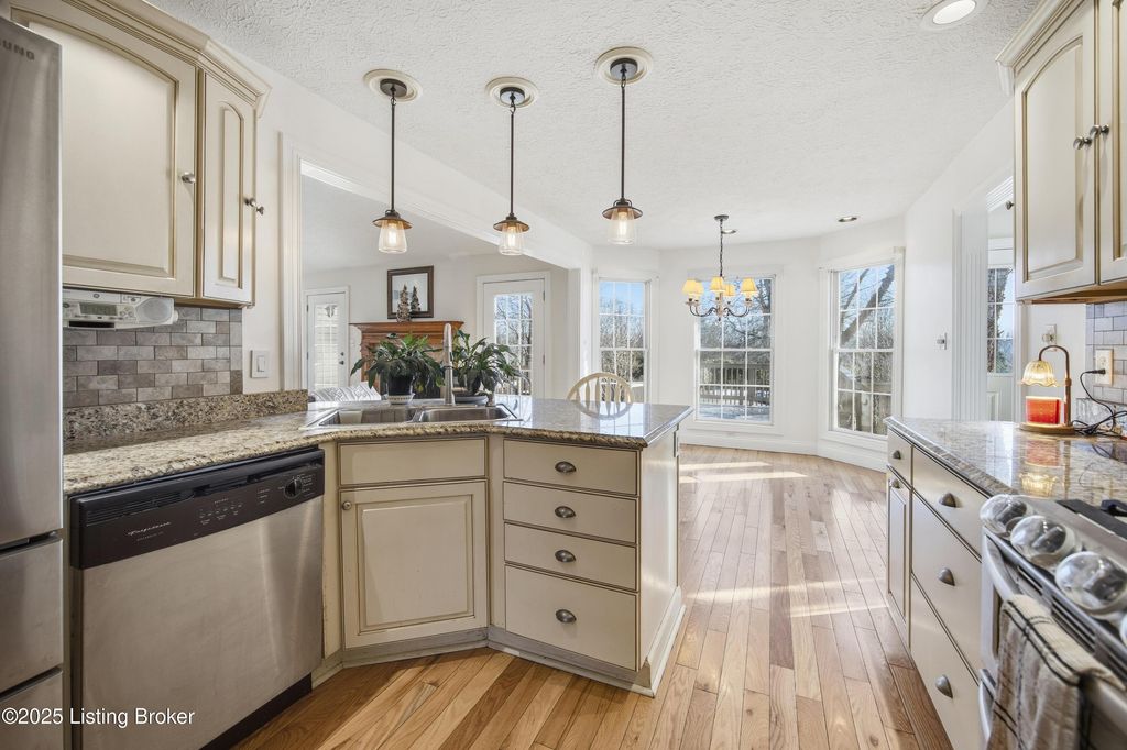 Photo of 23 Indian Springs Trace, Shelbyville, KY 40065 (MLS # 1704781)