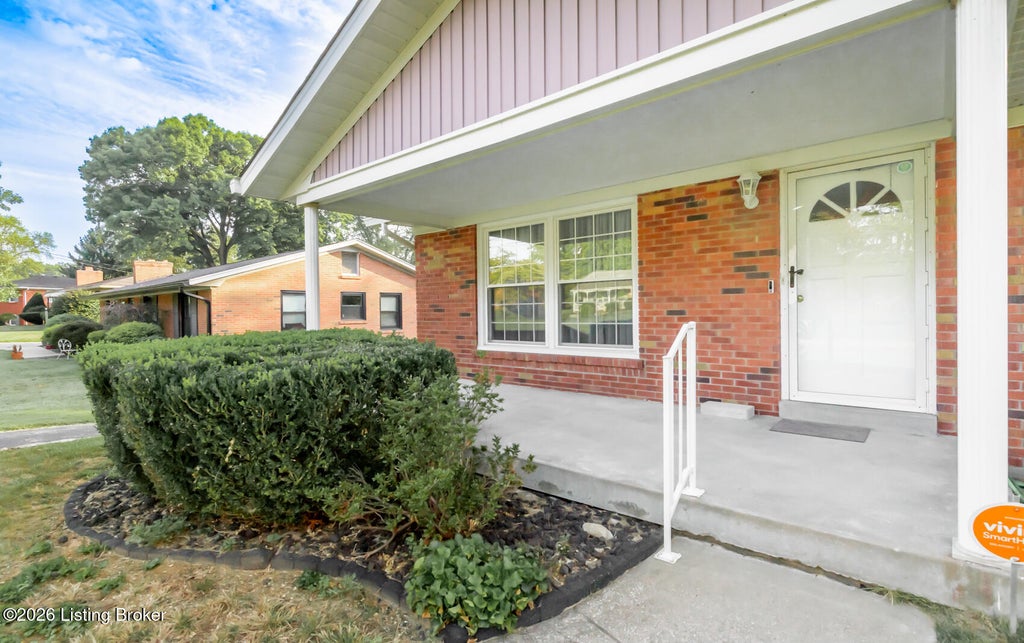 Photo of 4403 Southridge Dr, Louisville, KY 40272 (MLS # 1728558)