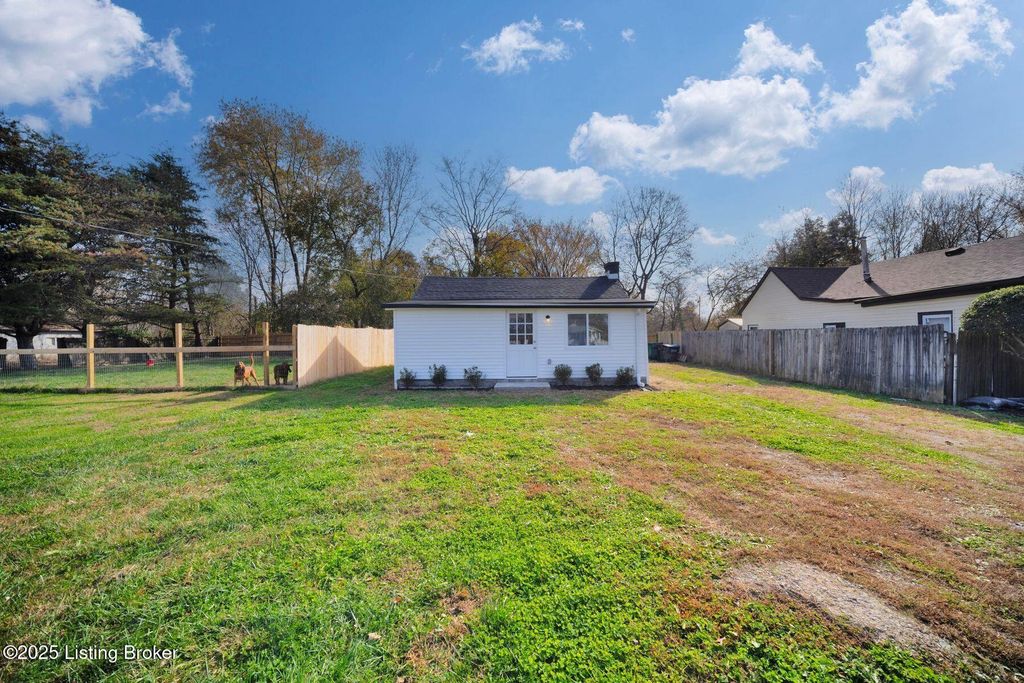 Photo of 4521 River Front Dr, Louisville, KY 40216 (MLS # 1707241)