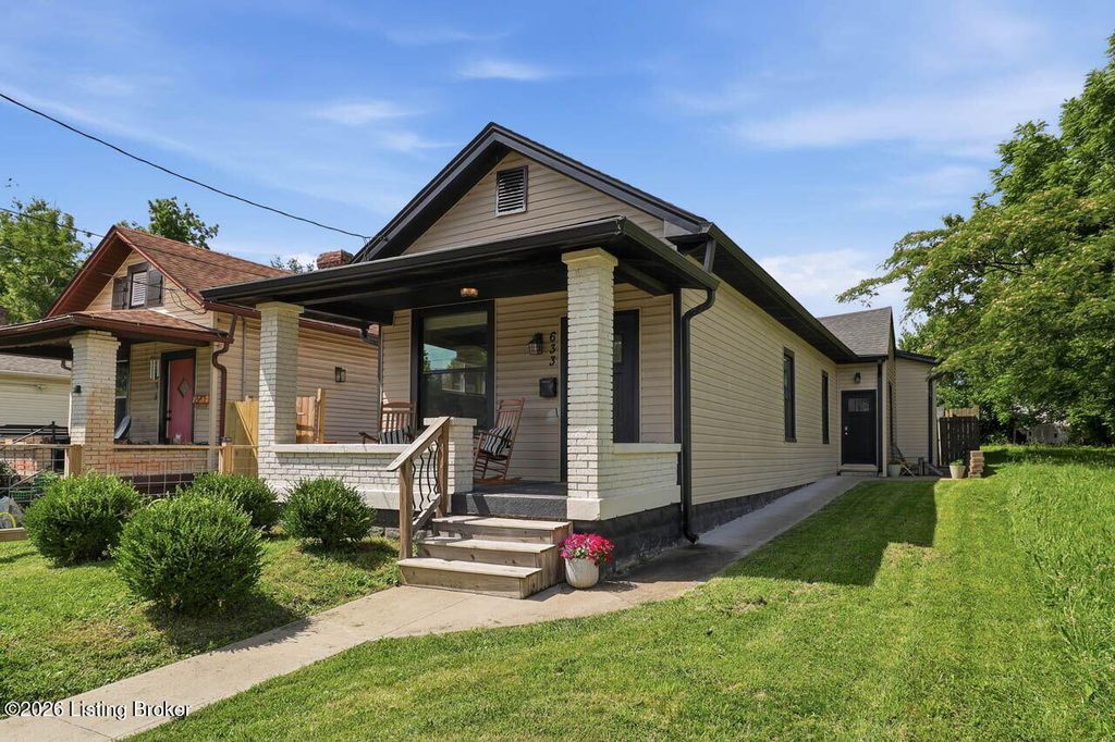 Photo of 633 E Hill St, Louisville, KY 40217 (MLS # 1719176)
