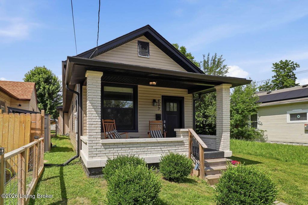Photo of 633 E Hill St, Louisville, KY 40217 (MLS # 1719176)