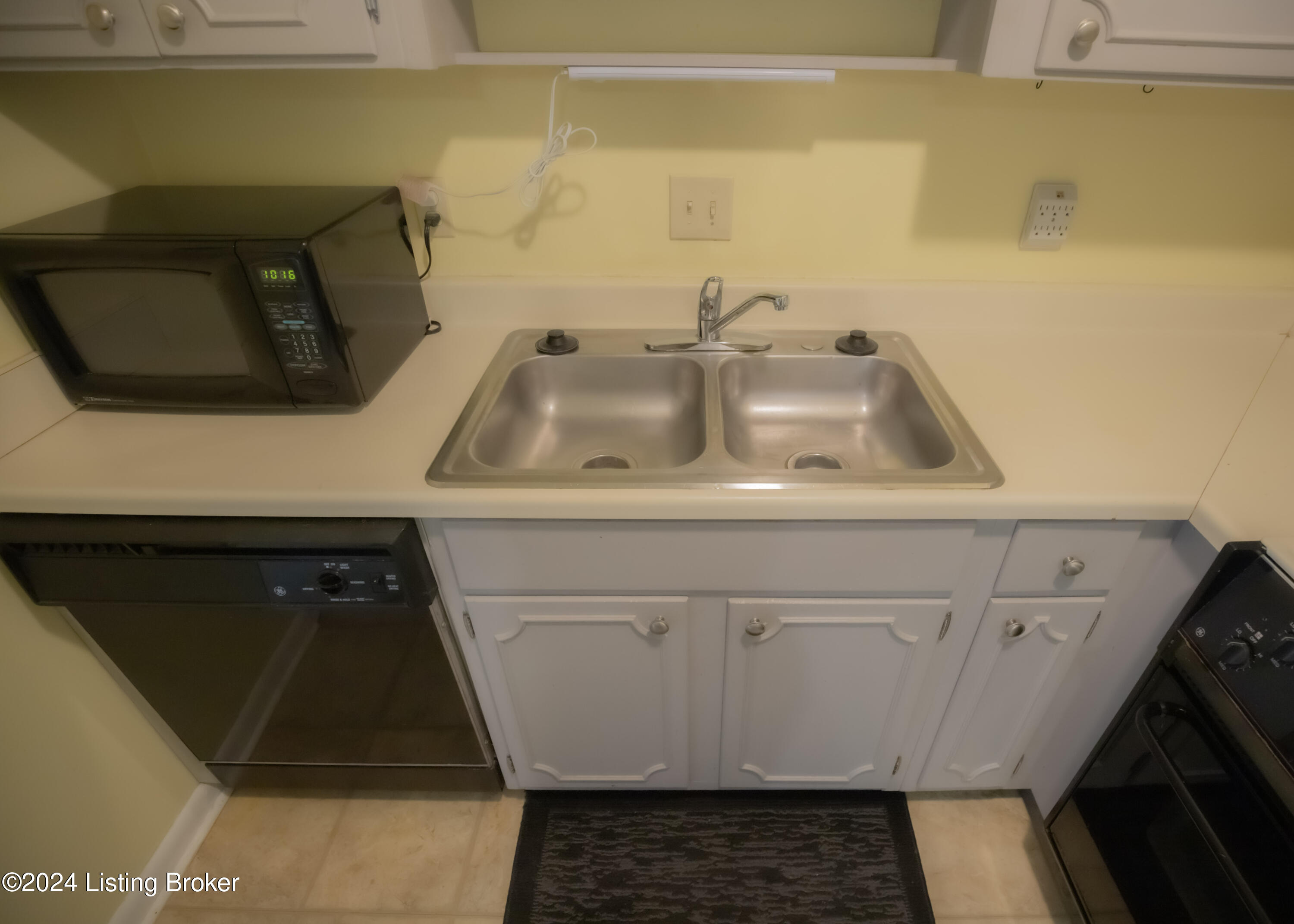 1935 Gardiner Ln #C39, Louisville, Kentucky image 32