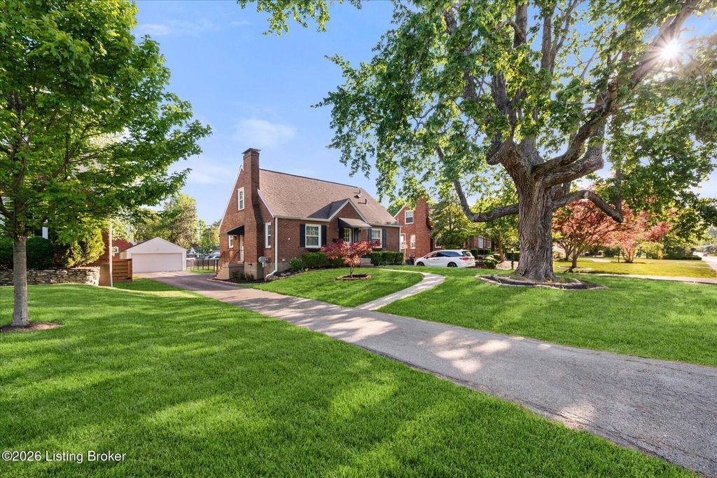 Photo of 4502 Blenheim Rd, Louisville, KY 40207 (MLS # 1715590)