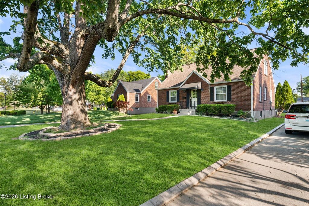 Photo of 4502 Blenheim Rd, Louisville, KY 40207 (MLS # 1715590)