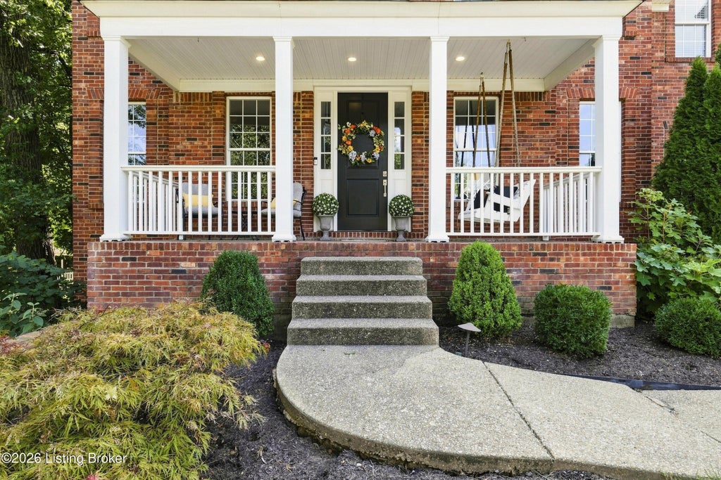 Photo of 3602 Huntridge Pl, Louisville, KY 40245 (MLS # 1728188)