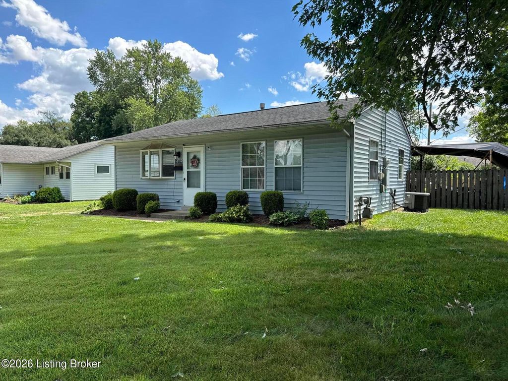 Photo of 3202 Ainslie Way, Louisville, KY 40220 (MLS # 1721348)