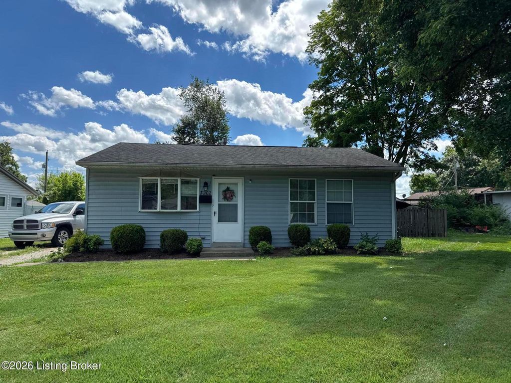 Photo of 3202 Ainslie Way, Louisville, KY 40220 (MLS # 1721348)