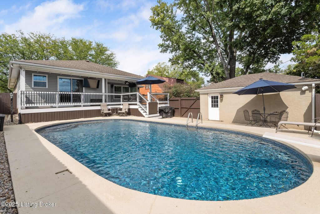 Photo of 3714 Hillsboro Rd, Louisville, KY 40207 (MLS # 1702087)