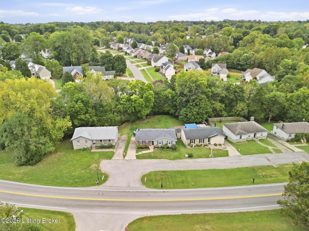 Photo of 9218 Watterson Trail, Louisville, KY 40299 (MLS # 1732965)