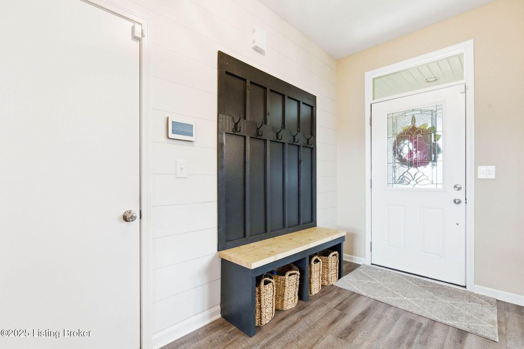 Photo of 10006 Creek View Estates Dr, Louisville, KY 40291 (MLS # 1704379)