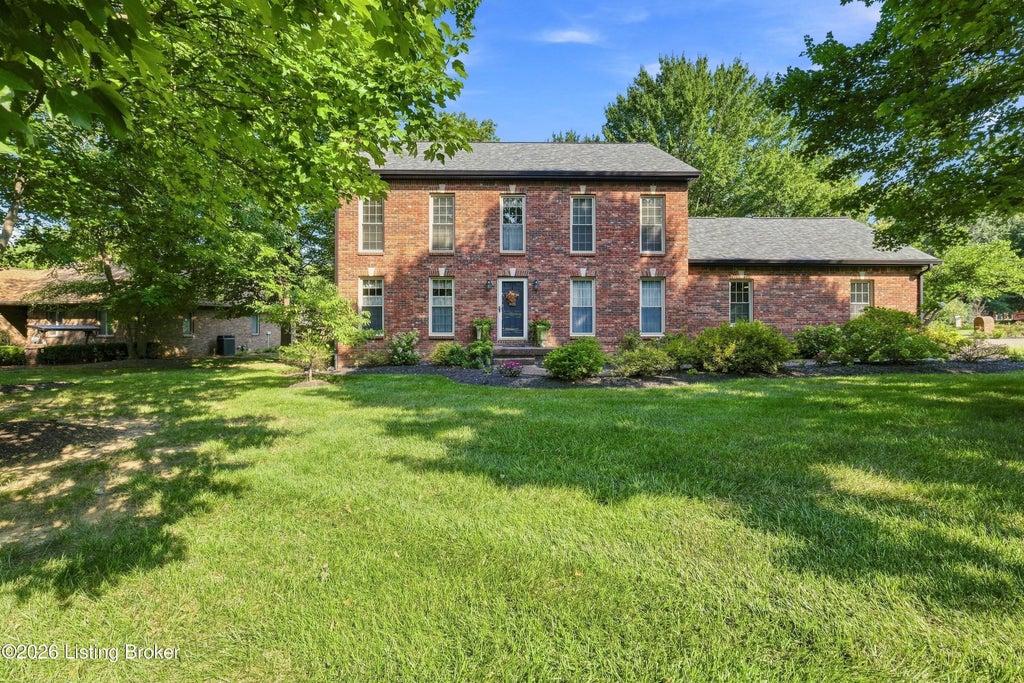 Photo of 1700 Oak Grove Dr, New Albany, IN 47150 (MLS # 1727810)