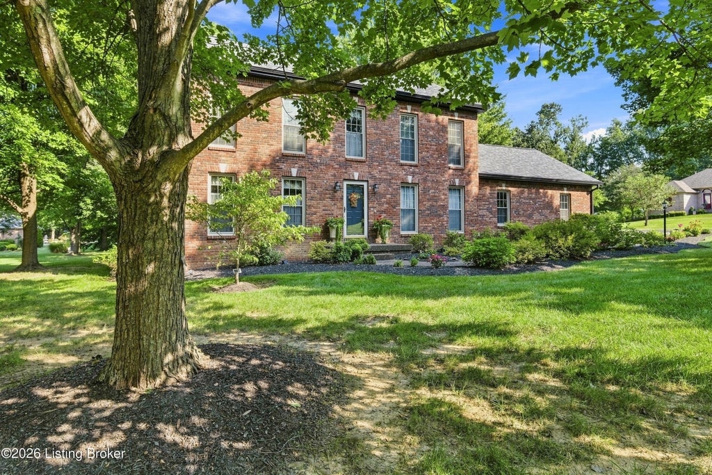 Photo of 1700 Oak Grove Dr, New Albany, IN 47150 (MLS # 1727810)