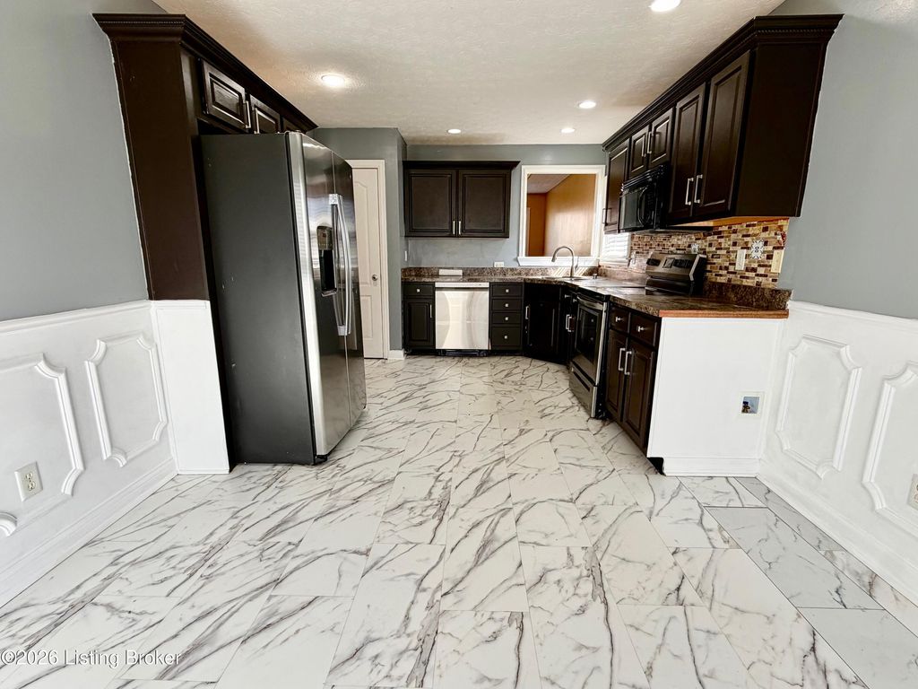 Photo of 10631 Dry Creek Way, Louisville, KY 40299 (MLS # 1711885)